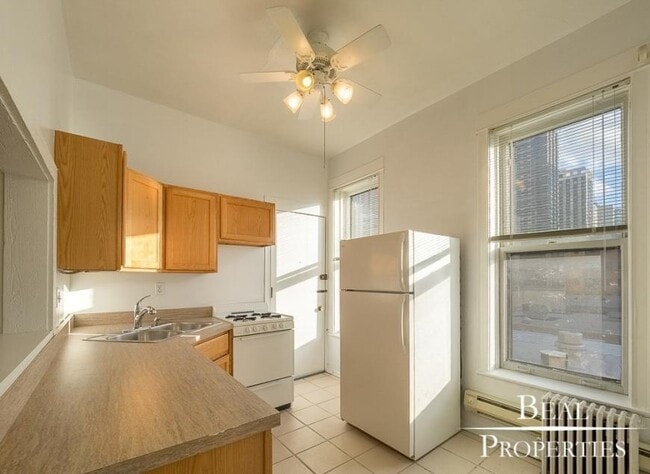Building Photo - 2 bedroom in CHICAGO IL 60610