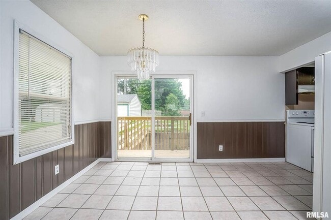 Building Photo - SW 424/426 30th Ave duplex