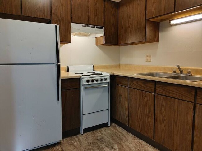 Foto del edificio - $875 | 1 Bedroom, 1 Bathroom Apartment | No Pets | Available for IMMEDIATE Move In!