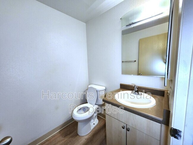 Foto del edificio - 45 NE Torval Canyon Rd