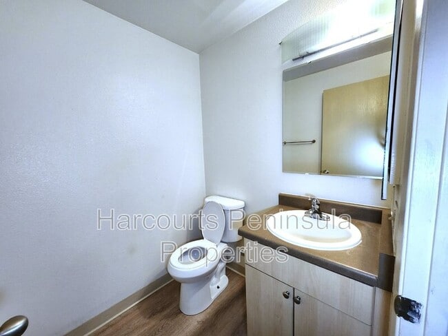 Building Photo - 45 NE Torval Canyon Rd