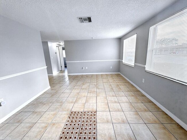 Building Photo - 8628 Velvet Dr