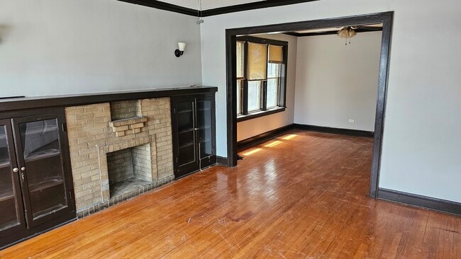 Building Photo - 7146 S Racine Ave