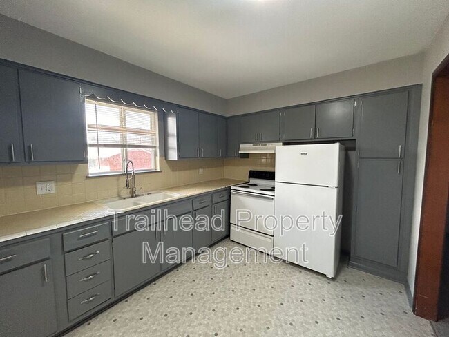 Building Photo - 7801 W 83rd St