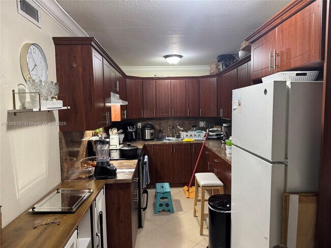 Foto del edificio - 1825 W 56th St