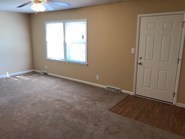 Building Photo - Cute Ranch Home!