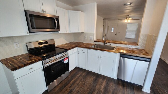 Foto del edificio - Charming 3bd, 2 ba Home for Rent in Arroya Vista Subdivision