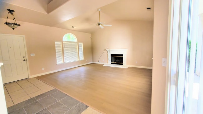 Building Photo - Beautiful Four Bedroom Home in Clovis North School District!