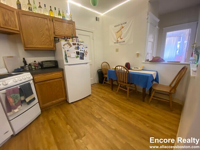 Foto del edificio - 1595 Beacon St