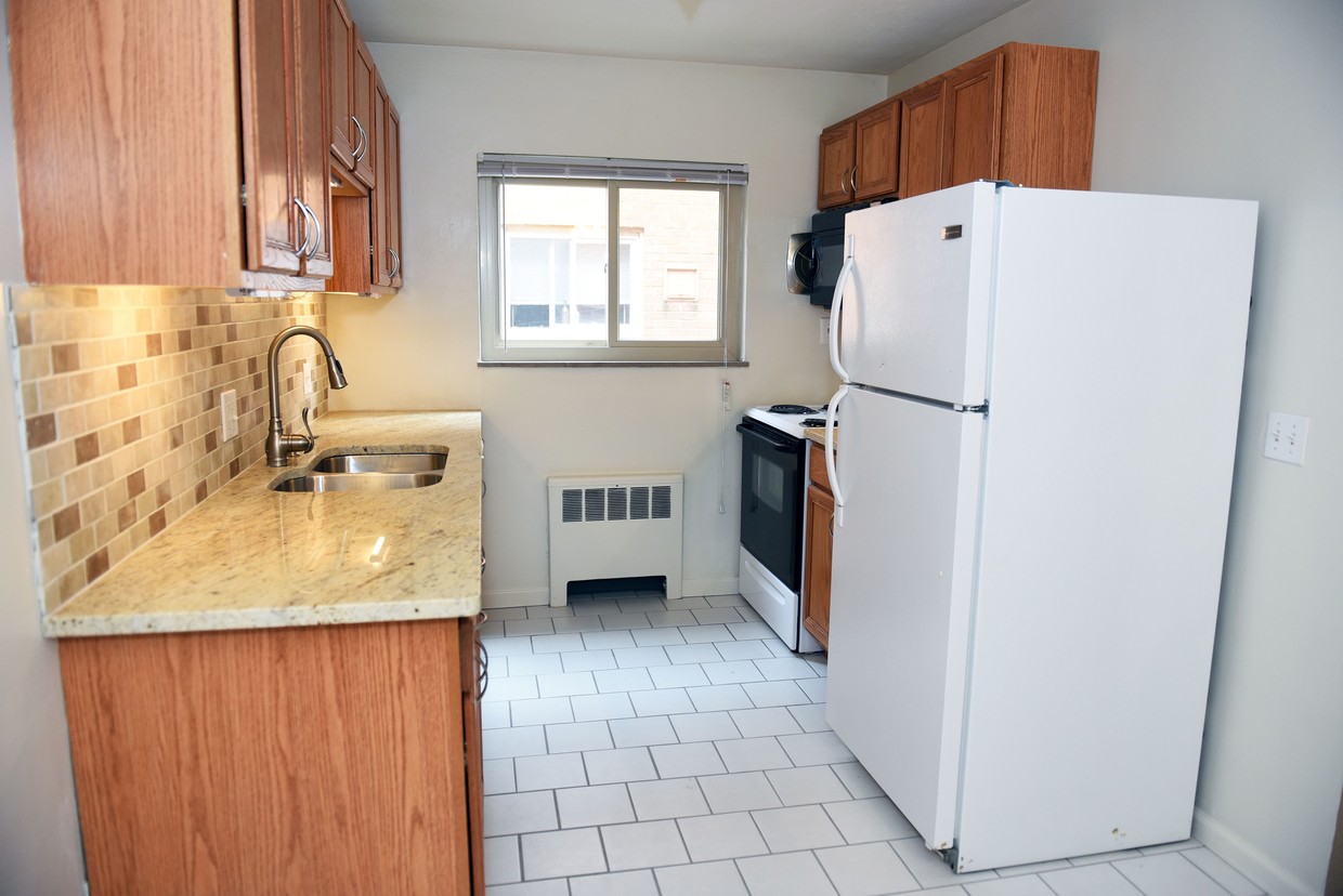 Primary Photo - 3570 Robroy Dr
