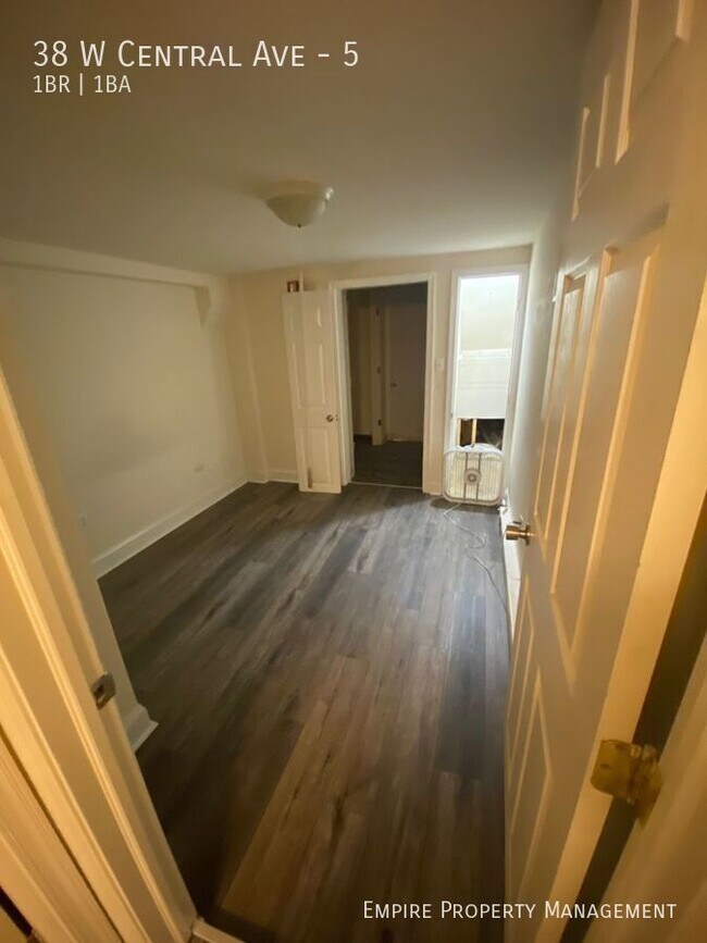 Foto del edificio - 38 W Central Ave