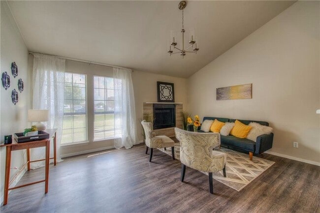 Foto del edificio - Open Floor Plan + Great Location! 3-Bed Ho...