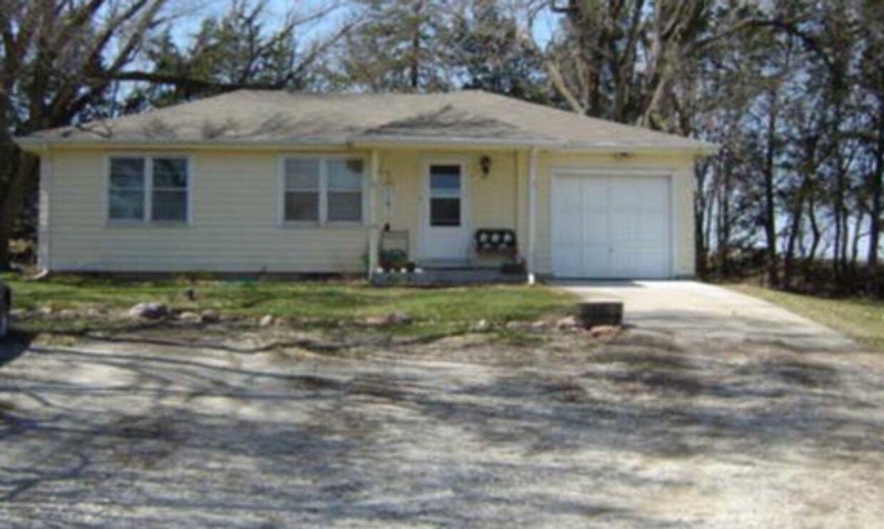 Primary Photo - Acreage In SE Lincoln! 2/1 Available June ...