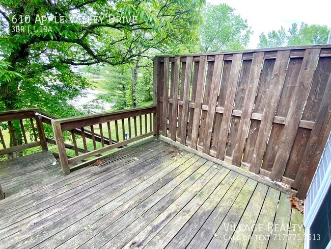 Building Photo - Roomy 3-bed townhome with garage in Dallas...