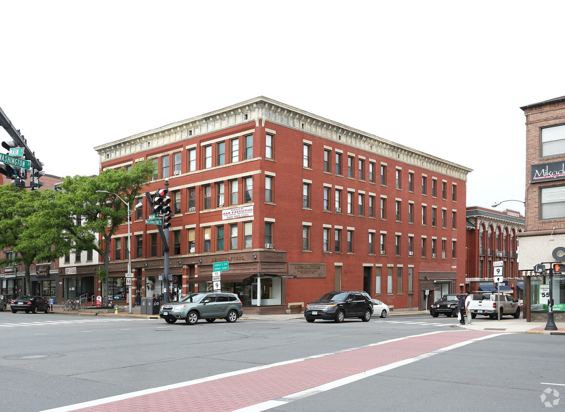 Building Photo - 460-470 Main St
