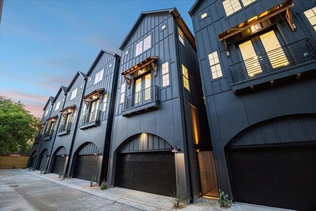 Building Photo - 2211 Bevis St