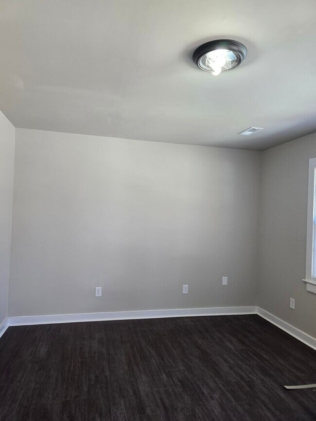 Building Photo - Coming  Soon- Newly  Renovated