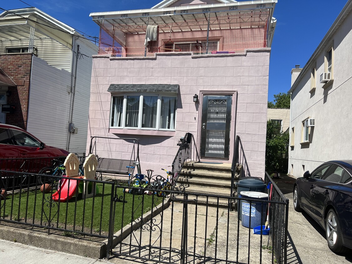 Primary Photo - 2358 E 23rd St