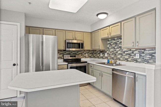 Building Photo - 5030 Finsbury Rd