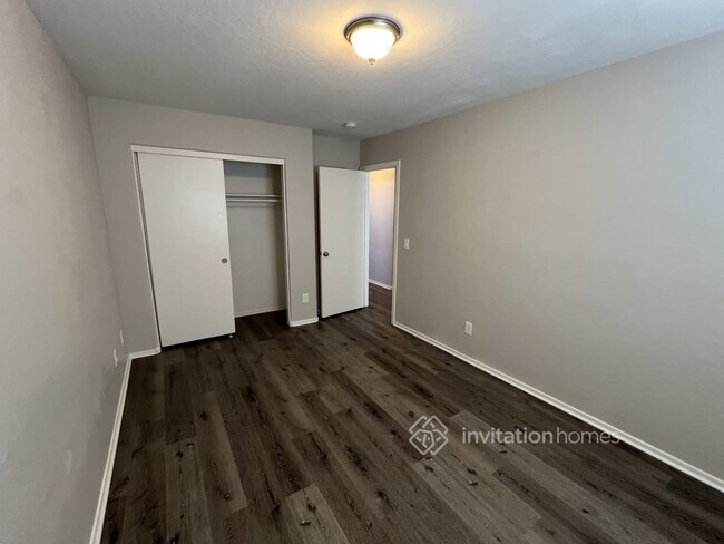 Foto del edificio - 12406 W Larkspur Rd