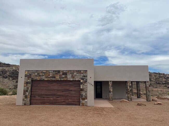Foto del edificio - 2346 Monument Rd