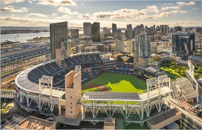 Building Photo - 100 Park Plz