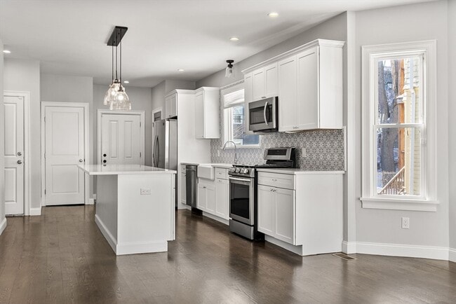 Building Photo - 83 Centre St