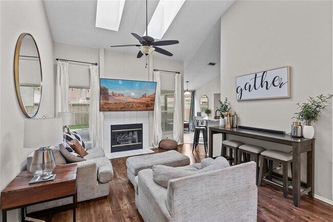 Building Photo - 1322 American Elm Dr