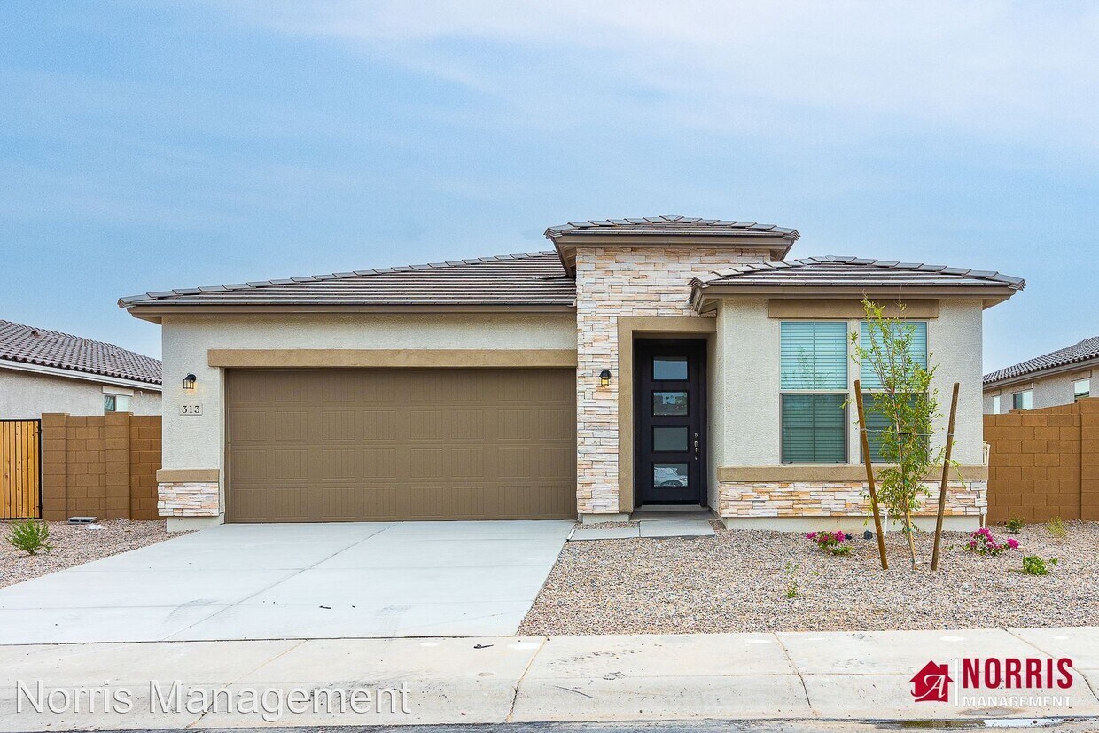 Primary Photo - 4 br, 3 bath House - 313 E Tahiti Dr