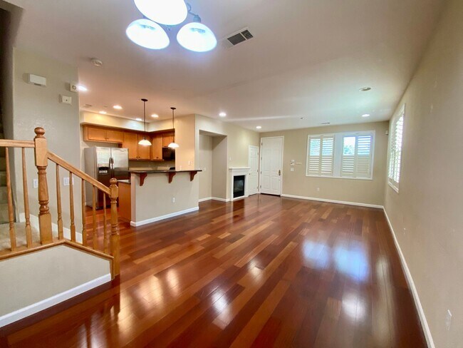 Building Photo - Dublin Tri Level Townhome 2 Br. 2.5 Ba. Tw...