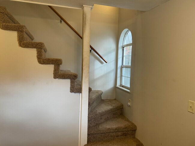 Building Photo - 3816 Juniper Pl