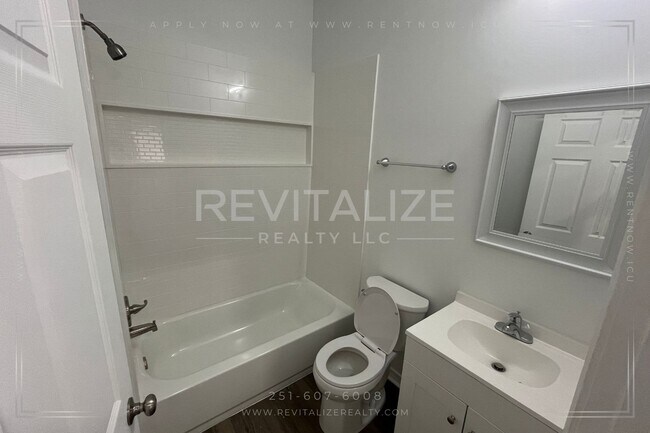 Building Photo - Newly Renovated 3 Bedroom/1 Bathroom in Ch...