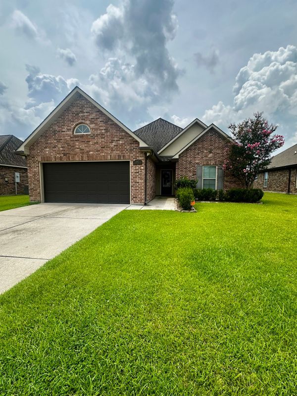 Primary Photo - 162 Chestnut Ridge Dr