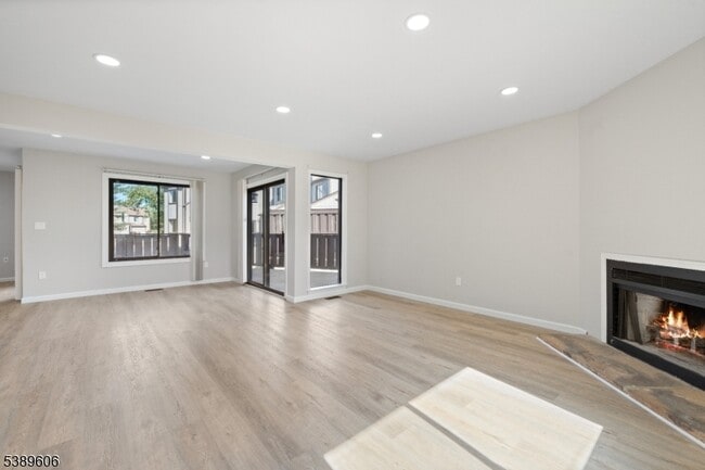 Building Photo - 160 Goldmine Ln