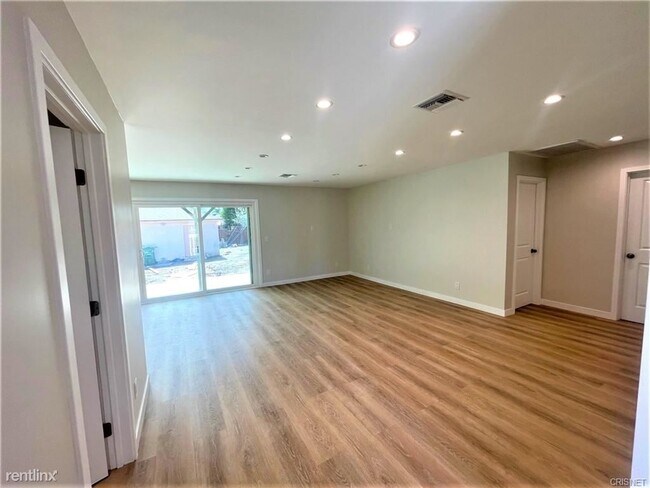 Foto del edificio - 4 br, 2 bath House - 22700 Criswell St