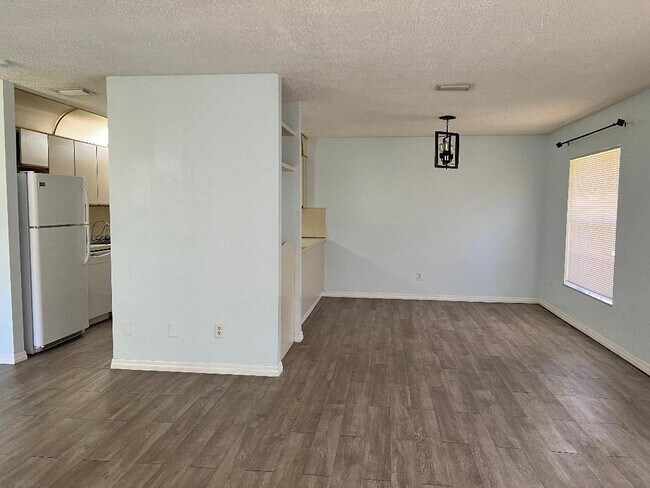 Building Photo - 1617 Laurel Leaf Ln