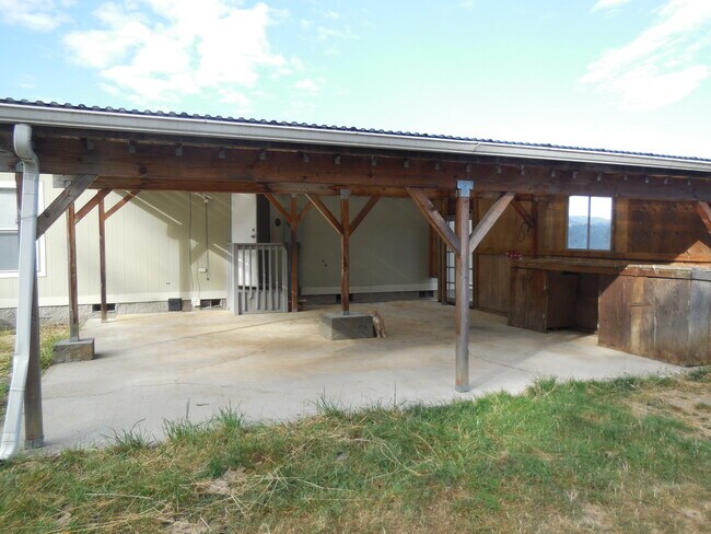 Foto del edificio - 3 Bedroom Home in Country Setting