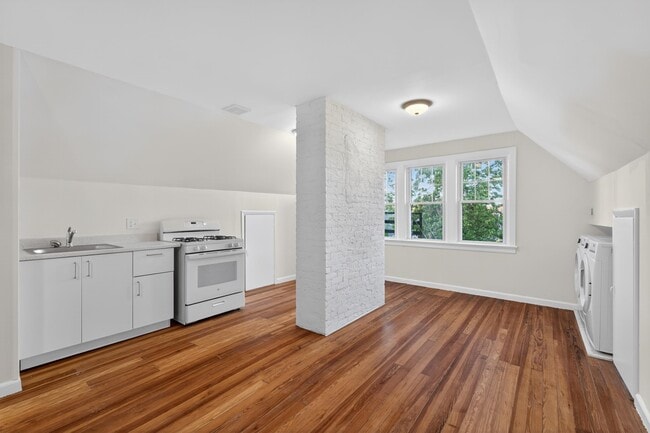 Building Photo - 42 Duer Pl