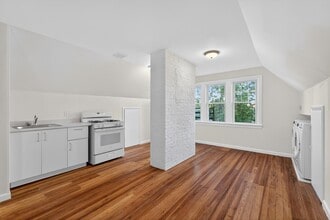 Building Photo - 42 Duer Pl