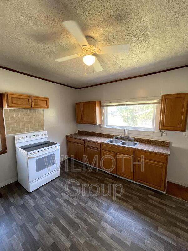 Foto del edificio - 735 N Bradley Ave