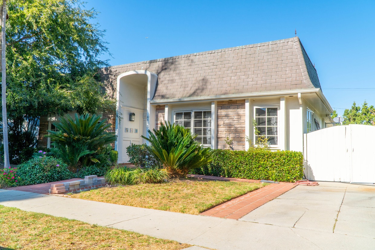 9509 Sawyer St, Los Angeles, CA 90035 House for Rent in Los Angeles