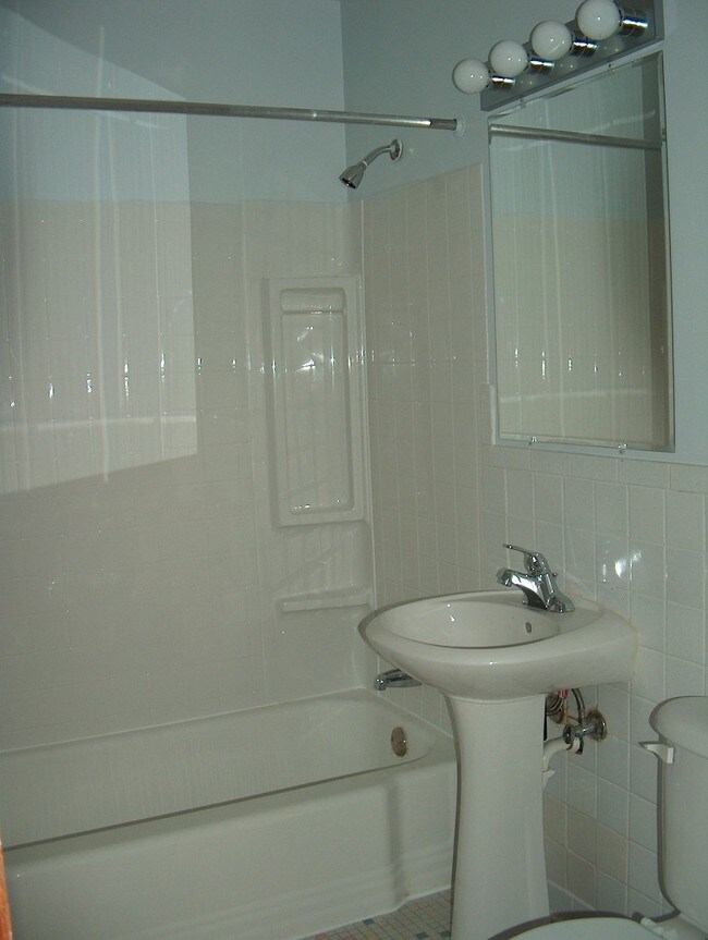 Bathroom - 630 4th Ave SE