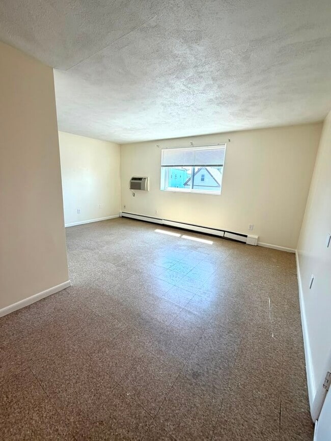 Building Photo - APTS in Everett, Malden, Chelsea & Boston