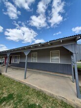 Building Photo - 400 Pfeil St