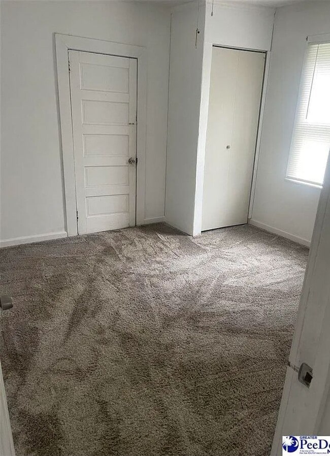 Building Photo - Bungalow- 2 bedroom 1 bath