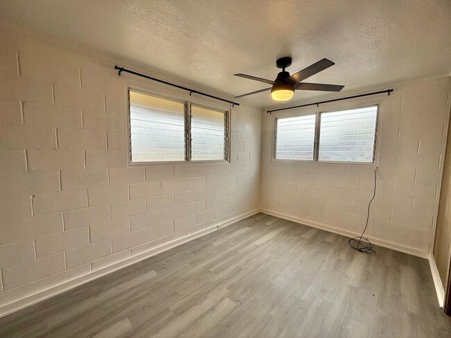 Building Photo - Partially Renovated 2 Bedroom / 1 Bathroom Cottage in Kahului!