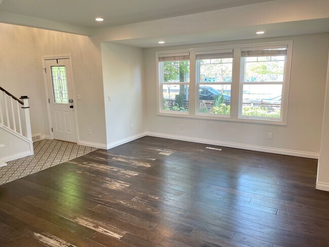 Building Photo - Elegant Craftsman Home in Queen Anne