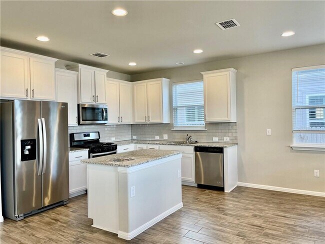 Foto del edificio - 10125 Forest Grove Dr