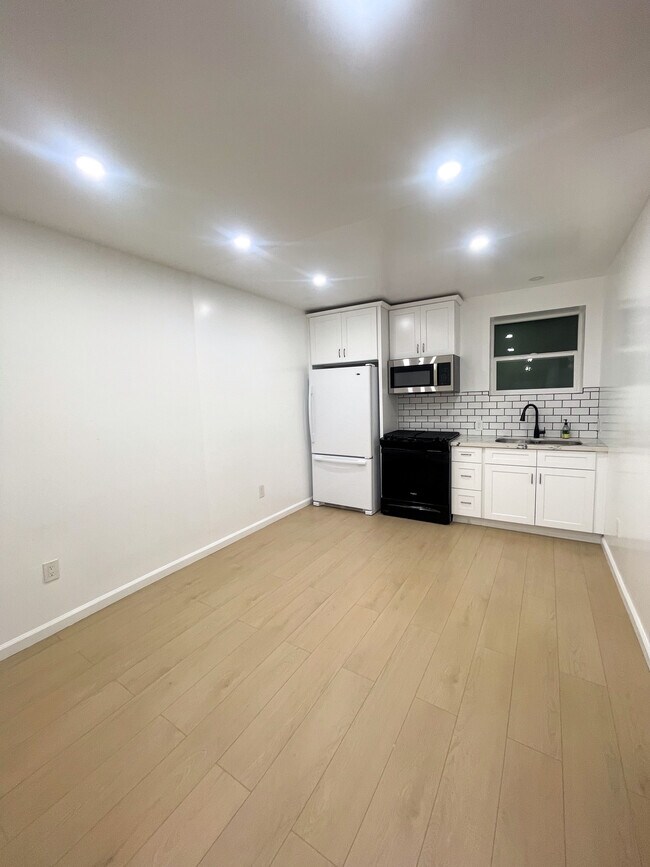 Foto del edificio - 4913 Lynnfield St