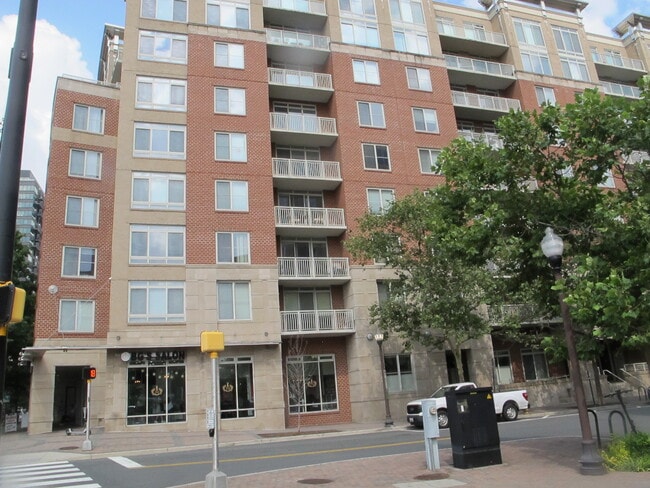 Foto del edificio - 820 N Pollard St